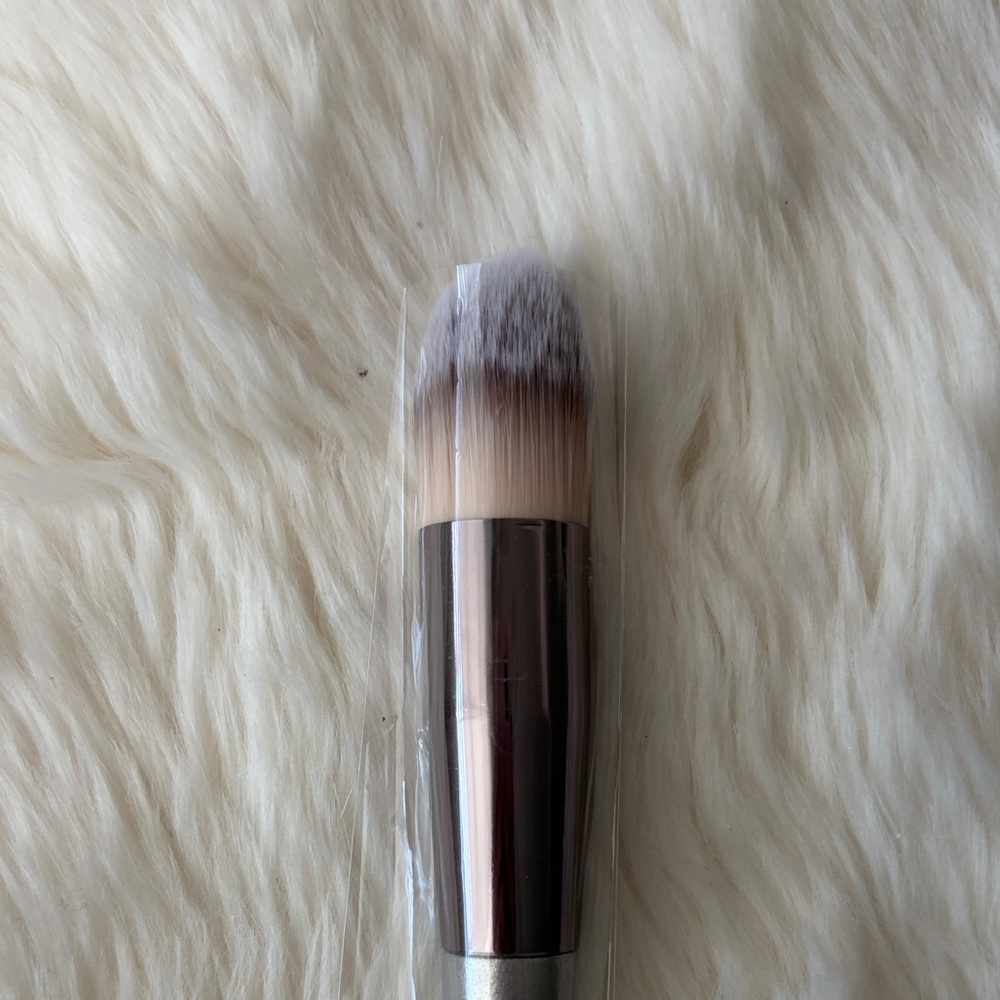 Elegant Silver Makeup Brush Set - Picture 5 of 6